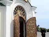 Santa Dormizione Pochaev Lavra. Alle porte della Cattedrale dell'Assunta.